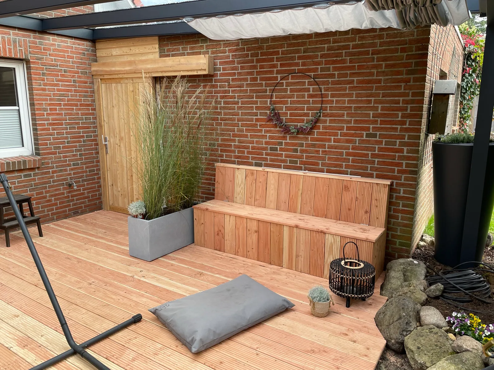 Terrasse in Lärchenholz, Sitzecke
